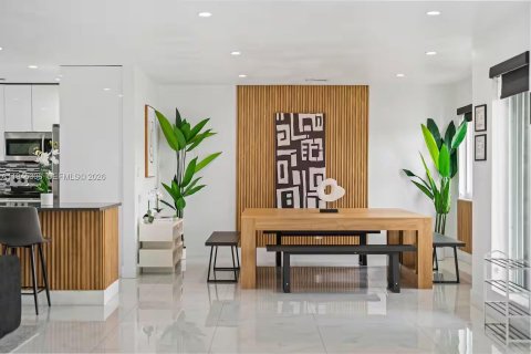 Casa en venta en Hallandale Beach, Florida, 5 dormitorios, 245.17 m2 № 2001776 - foto 5