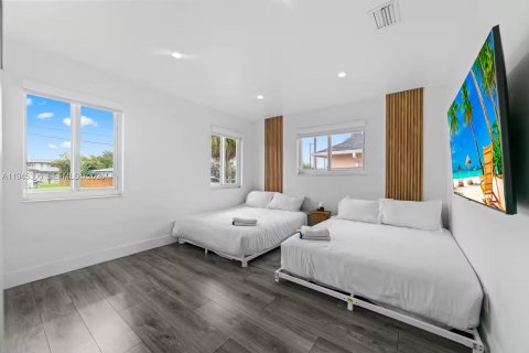 Casa en venta en Hallandale Beach, Florida, 5 dormitorios, 245.17 m2 № 2001776 - foto 18
