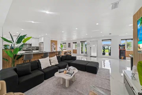 Casa en venta en Hallandale Beach, Florida, 5 dormitorios, 245.17 m2 № 2001776 - foto 12