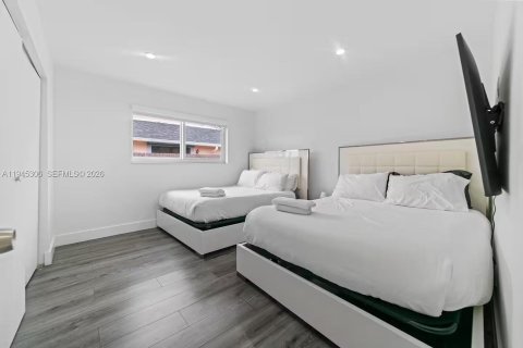 Casa en venta en Hallandale Beach, Florida, 5 dormitorios, 245.17 m2 № 2001776 - foto 26