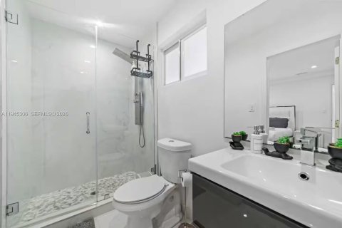 Casa en venta en Hallandale Beach, Florida, 5 dormitorios, 245.17 m2 № 2001776 - foto 29
