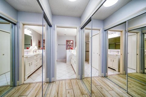 Condo in Belleair Beach, Florida, 2 bedrooms  № 1823144 - photo 23