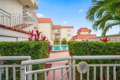 Condo in Belleair Beach, Florida, 2 bedrooms  № 1823144 - photo 4