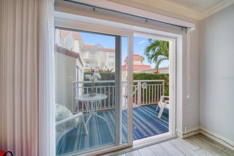 Condo in Belleair Beach, Florida, 2 bedrooms  № 1823144 - photo 10