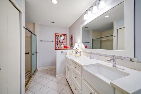 Condo in Belleair Beach, Florida, 2 bedrooms  № 1823144 - photo 24