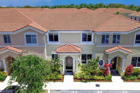 Townhouse in Homestead, Florida 3 bedrooms, 120.96 sq.m. № 1862975 - photo 1