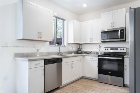 Townhouse in Homestead, Florida 3 bedrooms, 120.96 sq.m. № 1862975 - photo 10