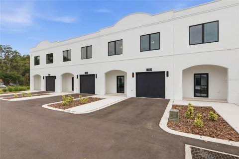 Townhouse in Tampa, Florida 3 bedrooms, 161.37 sq.m. № 2239007