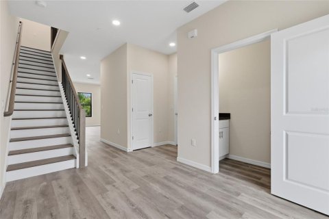 Adosado en venta en Tampa, Florida, 3 dormitorios, 161.37 m2 № 2239007 - foto 3