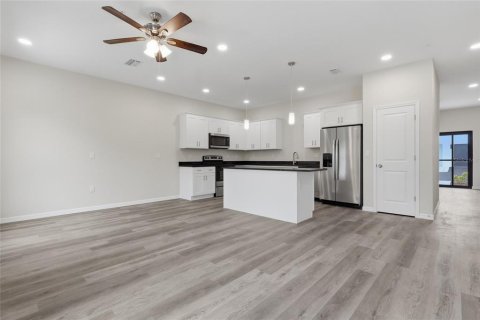 Adosado en venta en Tampa, Florida, 3 dormitorios, 161.37 m2 № 2239007 - foto 5