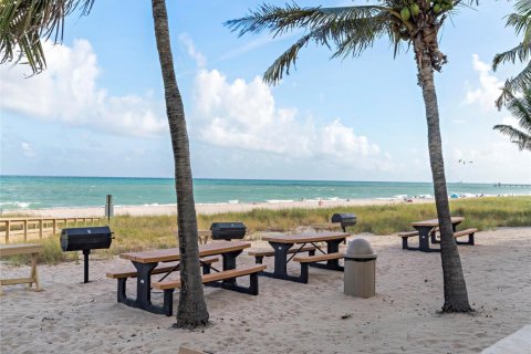 Copropriété à louer à Lauderdale-by-the-Sea, Floride: 2 chambres, 130.06 m2 № 2193403 - photo 2