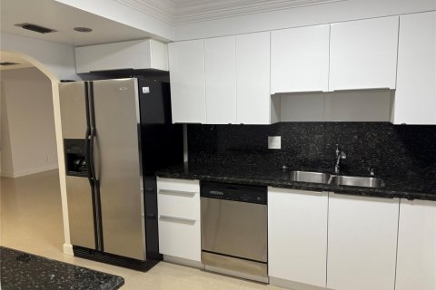 Copropriété à louer à Lauderdale-by-the-Sea, Floride: 2 chambres, 130.06 m2 № 2193403 - photo 7