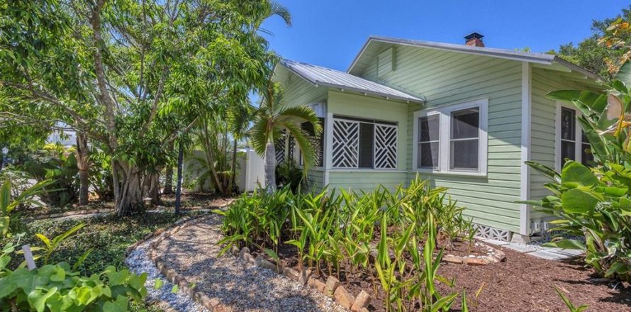 House in Sarasota, Florida 3 bedrooms, 106.84 sq.m. № 1629927