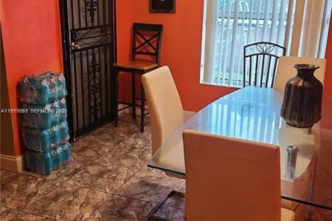 Commercial property in Miami, Florida 131.18 sq.m. № 2041830 - photo 5