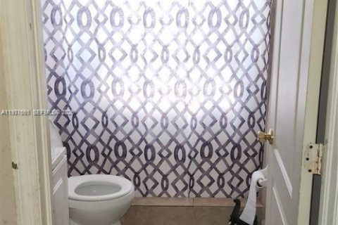 Commercial property in Miami, Florida 131.18 sq.m. № 2041830 - photo 14