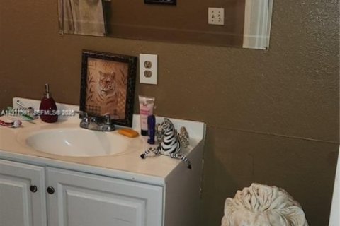 Commercial property in Miami, Florida 131.18 sq.m. № 2041830 - photo 21