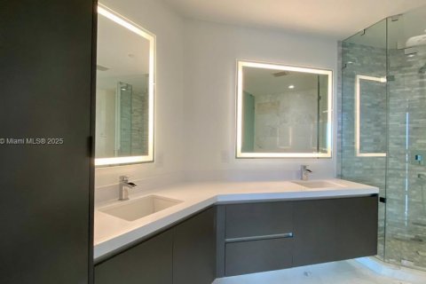 Condominio en alquiler en Miami, Florida, 1 dormitorio, 110.09 m2 № 1887687 - foto 23