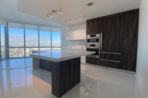 Condominio en alquiler en Miami, Florida, 1 dormitorio, 110.09 m2 № 1887687 - foto 20