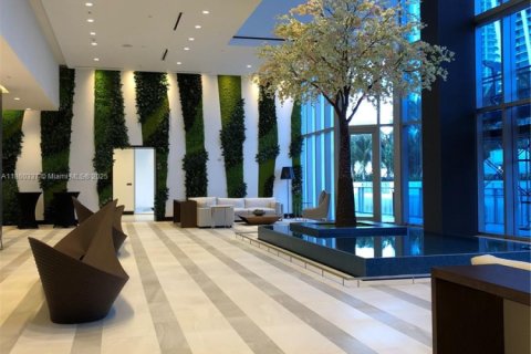 Condominio en alquiler en Miami, Florida, 1 dormitorio, 110.09 m2 № 1887687 - foto 4
