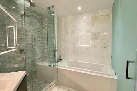 Condominio en alquiler en Miami, Florida, 1 dormitorio, 110.09 m2 № 1887687 - foto 25