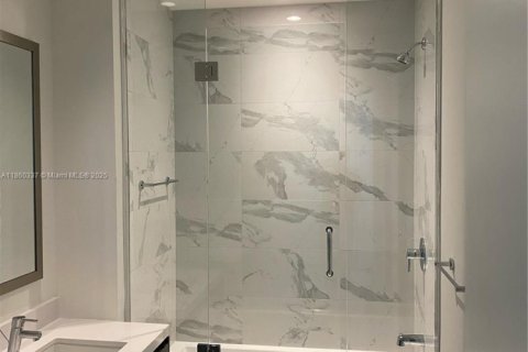 Condominio en alquiler en Miami, Florida, 1 dormitorio, 110.09 m2 № 1887687 - foto 27