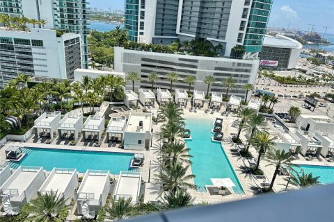 Condominio en alquiler en Miami, Florida, 1 dormitorio, 110.09 m2 № 1887687 - foto 14
