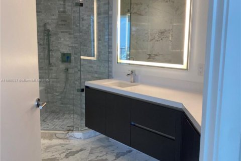 Condominio en alquiler en Miami, Florida, 1 dormitorio, 110.09 m2 № 1887687 - foto 24