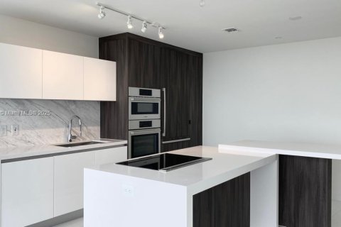 Condominio en alquiler en Miami, Florida, 1 dormitorio, 110.09 m2 № 1887687 - foto 22