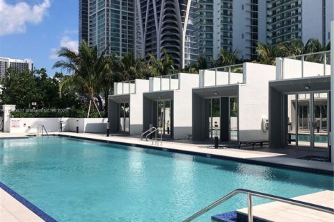 Condominio en alquiler en Miami, Florida, 1 dormitorio, 110.09 m2 № 1887687 - foto 8