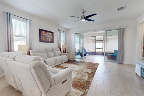 Villa ou maison à vendre à Eagle Lake, Floride: 4 chambres, 174.84 m2 № 2226961 - photo 4