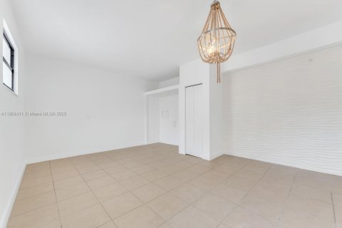 Commercial property in Hollywood, Florida 117.06 sq.m. № 1956294 - photo 20