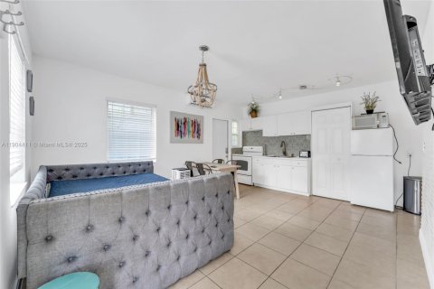 Commercial property in Hollywood, Florida 117.06 sq.m. № 1956294 - photo 4