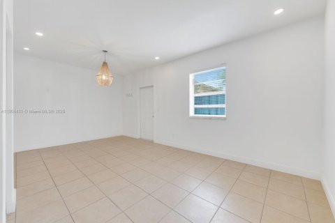 Commercial property in Hollywood, Florida 117.06 sq.m. № 1956294 - photo 21