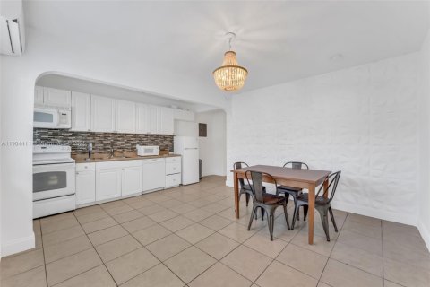 Commercial property in Hollywood, Florida 117.06 sq.m. № 1956294 - photo 12