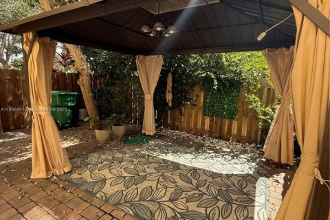 Villa ou maison à vendre à Miami, Floride: 4 chambres, 184.41 m2 № 1956670 - photo 21