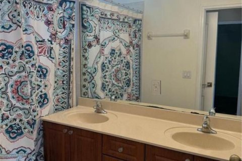 Villa ou maison à vendre à Miami, Floride: 4 chambres, 184.41 m2 № 1956670 - photo 18