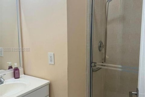 Villa ou maison à vendre à Miami, Floride: 4 chambres, 184.41 m2 № 1956670 - photo 12