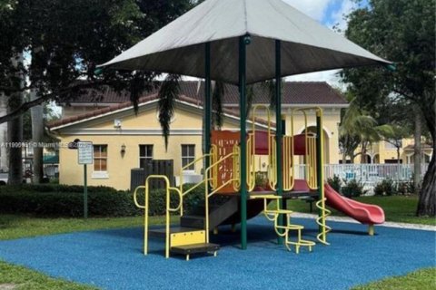 Villa ou maison à vendre à Miami, Floride: 4 chambres, 184.41 m2 № 1956670 - photo 26