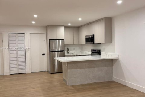 Villa ou maison à louer à Dania Beach, Floride: 3 chambres, 231.42 m2 № 1986835 - photo 5