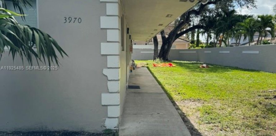 Villa ou maison à Dania Beach, Floride 3 chambres, 231.42 m2 № 1986835