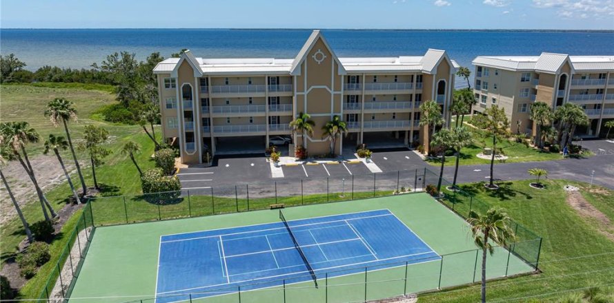 Condo in Punta Gorda, Florida, 2 bedrooms № 1751056