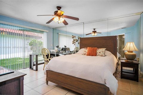Townhouse in Deerfield Beach, Florida 4 bedrooms, 184.13 sq.m. № 2011617 - photo 13