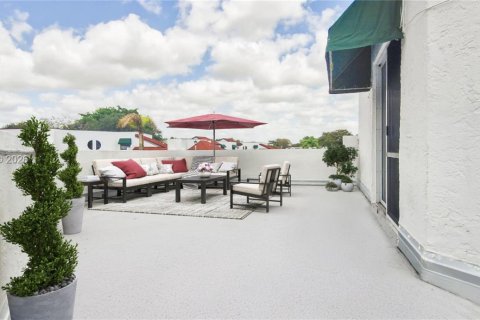 Townhouse in Deerfield Beach, Florida 4 bedrooms, 184.13 sq.m. № 2011617 - photo 4