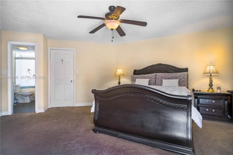 Townhouse in Deerfield Beach, Florida 4 bedrooms, 184.13 sq.m. № 2011617 - photo 19