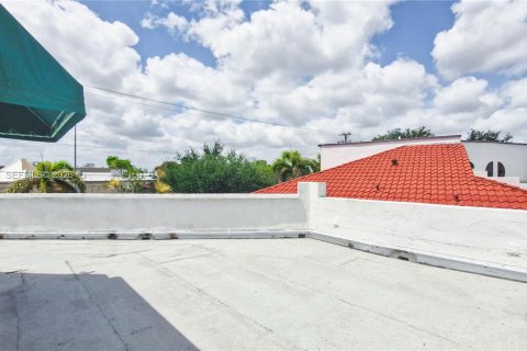 Townhouse in Deerfield Beach, Florida 4 bedrooms, 184.13 sq.m. № 2011617 - photo 21