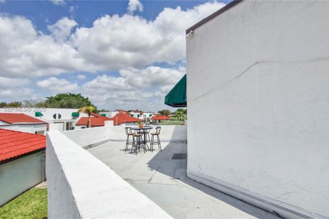 Townhouse in Deerfield Beach, Florida 4 bedrooms, 184.13 sq.m. № 2011617 - photo 22