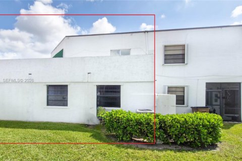 Townhouse in Deerfield Beach, Florida 4 bedrooms, 184.13 sq.m. № 2011617 - photo 29