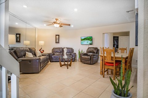 Townhouse in Deerfield Beach, Florida 4 bedrooms, 184.13 sq.m. № 2011617 - photo 7