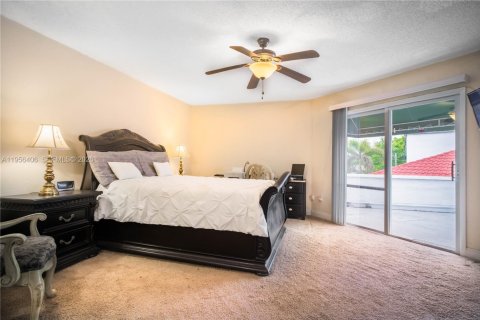 Townhouse in Deerfield Beach, Florida 4 bedrooms, 184.13 sq.m. № 2011617 - photo 18