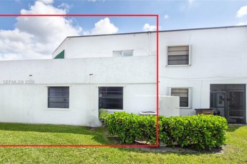 Townhouse in Deerfield Beach, Florida 4 bedrooms, 184.13 sq.m. № 2011617 - photo 27